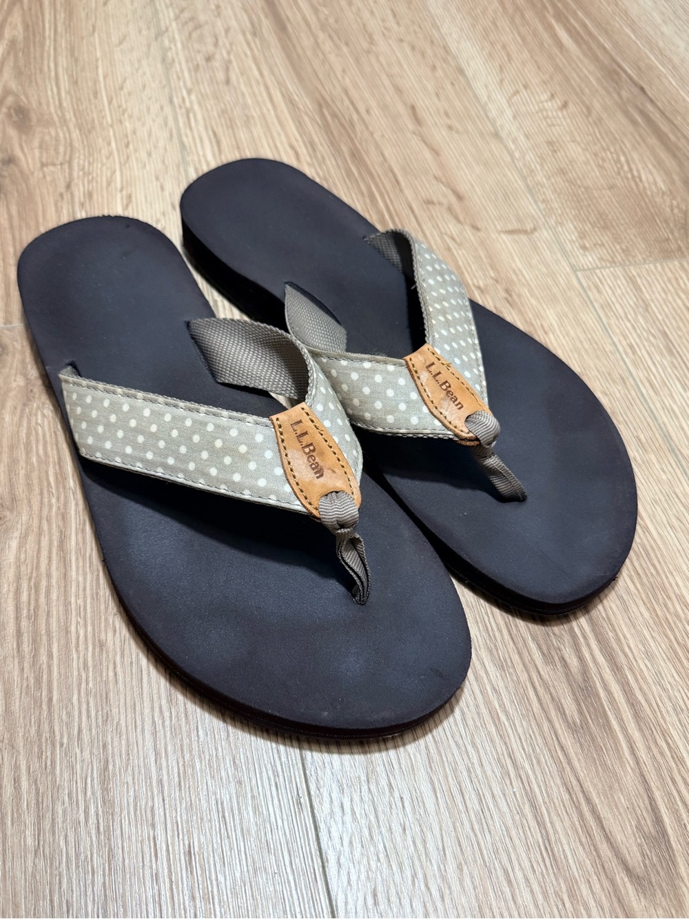 L.L.Bean Maine Isle Flip Flops Womens 10 Gray Polka Dot